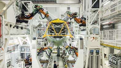 Roboter beschleunigen in Hamburg die Rumpfmontage bei der A320-Familie und sollen Kosten senken.