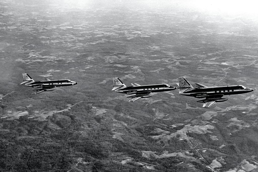 Lockheed CL-329 JetStar - Einer der ersten Business-Jets