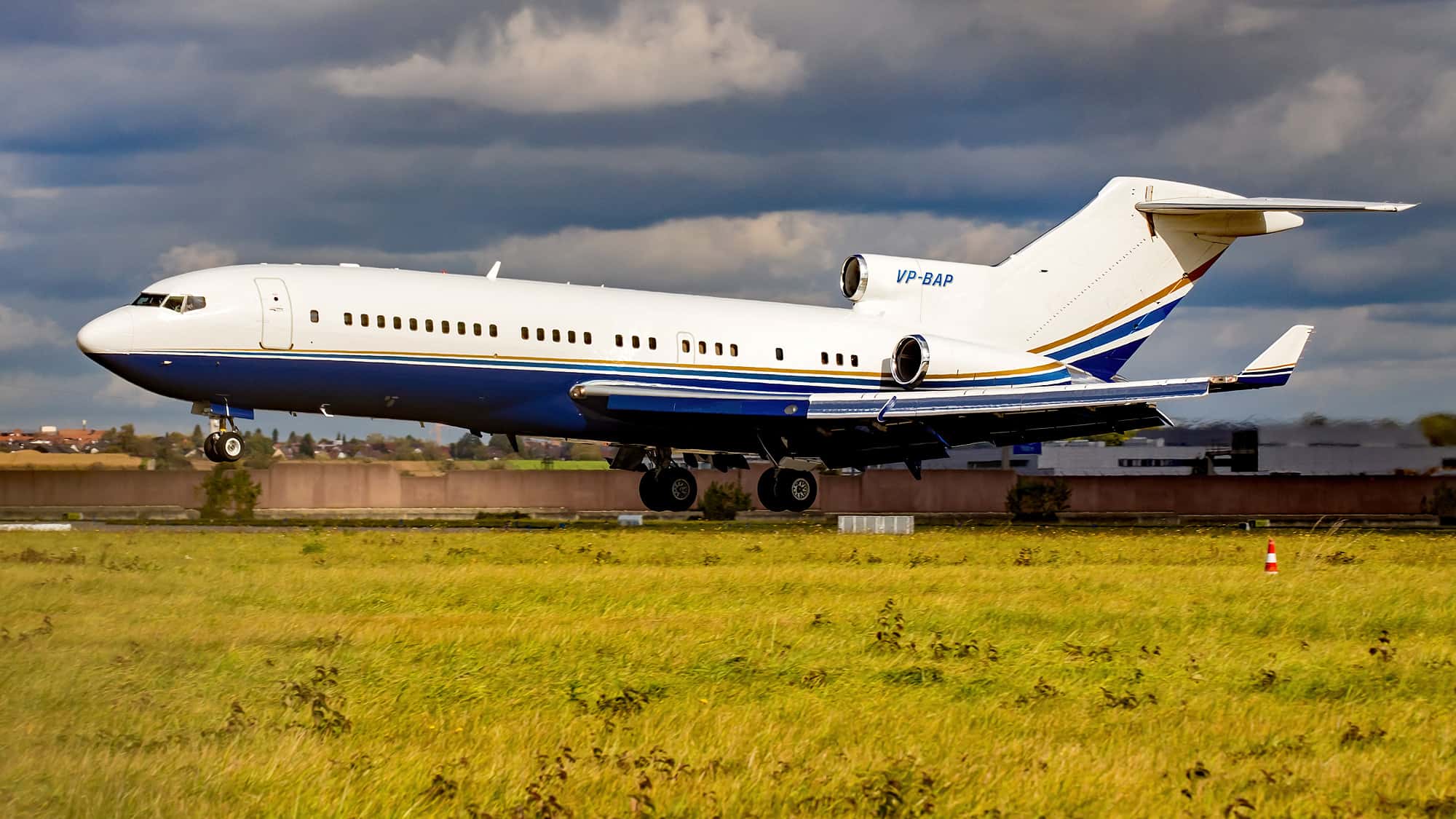 Verschrottung-nach-58-Jahren-Dienst-Die-letzte-Boeing-727-100-fliegt-auf-den-Friedhof
