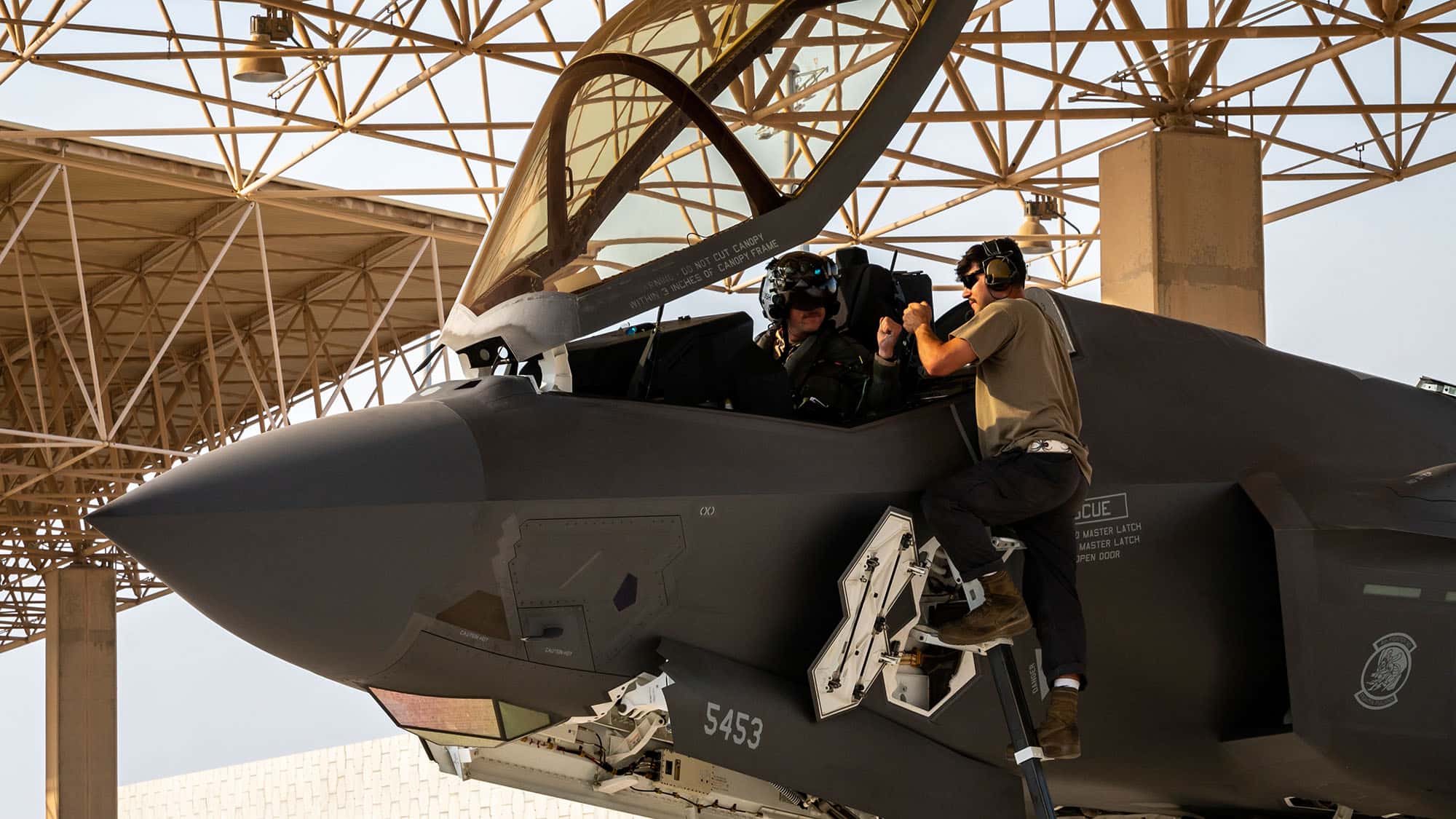 Unbequemes-Stealth-Fighter-Cockpit-F-35A-Piloten-klagen-ber-Kreuz-und-Nackenschmerzen
