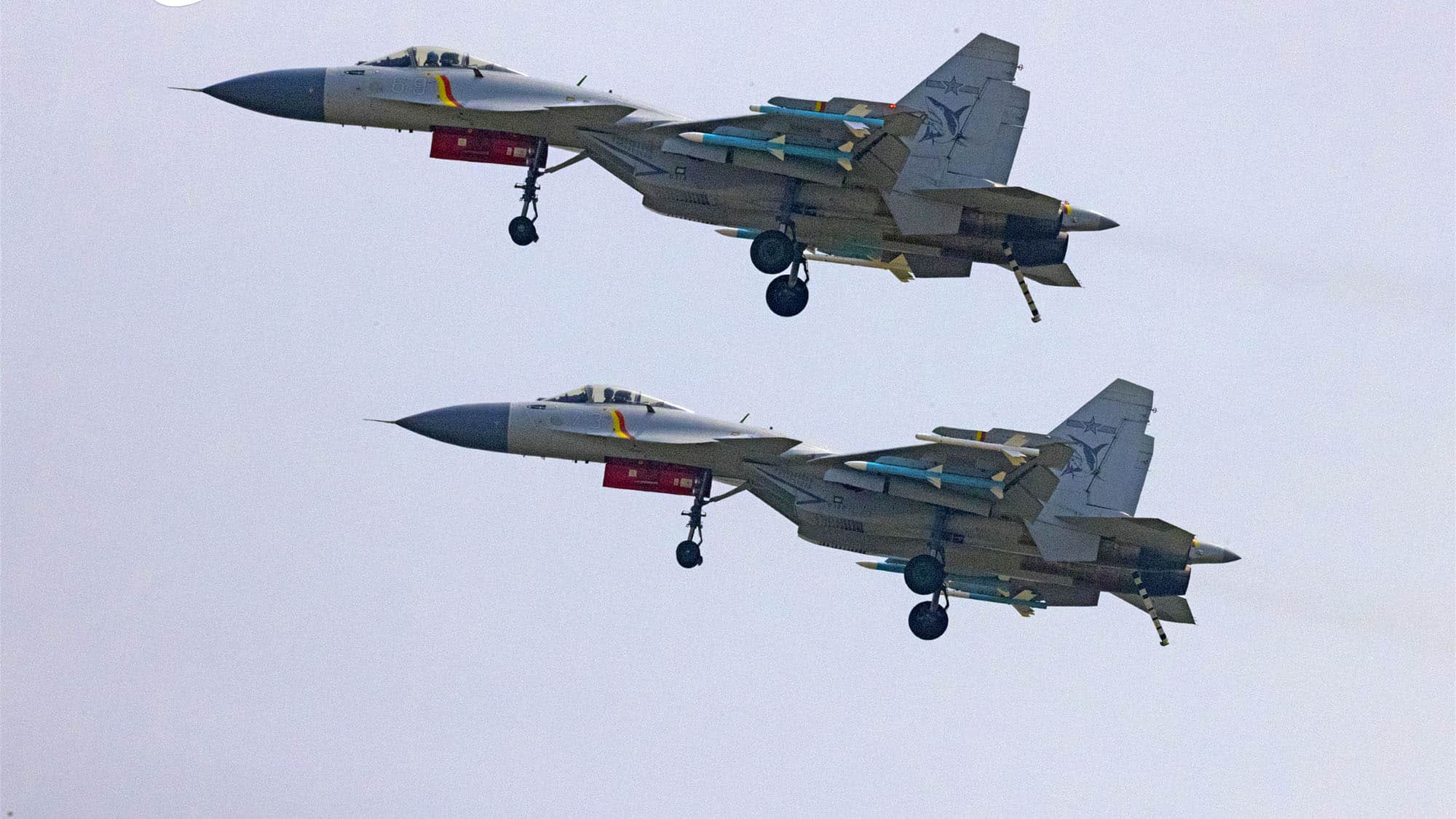 J-15-schalten-Zielerfassung-scharf-Chinesische-Kampfjets-nehmen-japanische-F-15-aufs-Korn