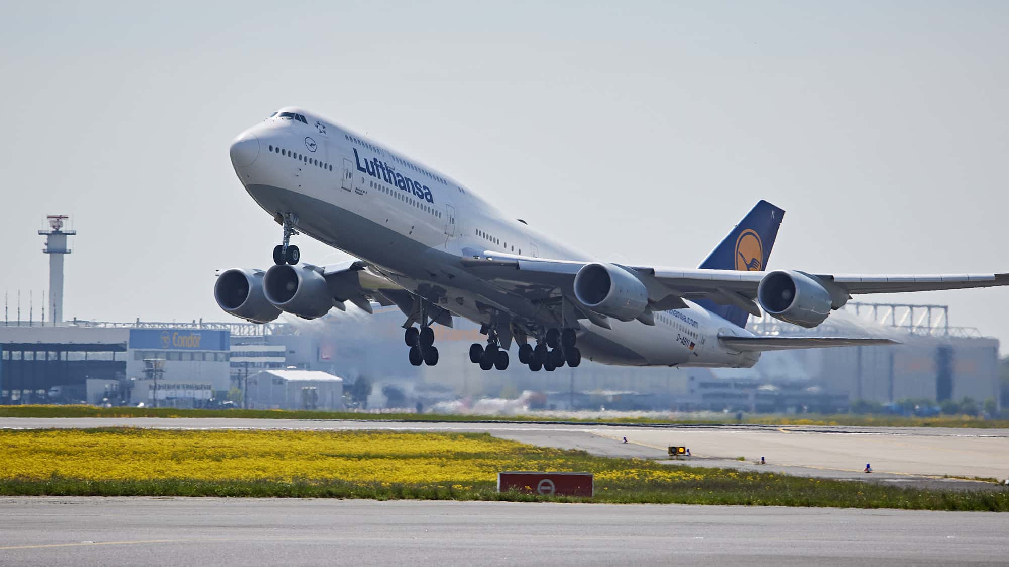 Frankfurter-Vierstrahler-wandert-in-die-USA-aus-US-Air-Force-Abnahmeflug-mit-Lufthansa-747-8