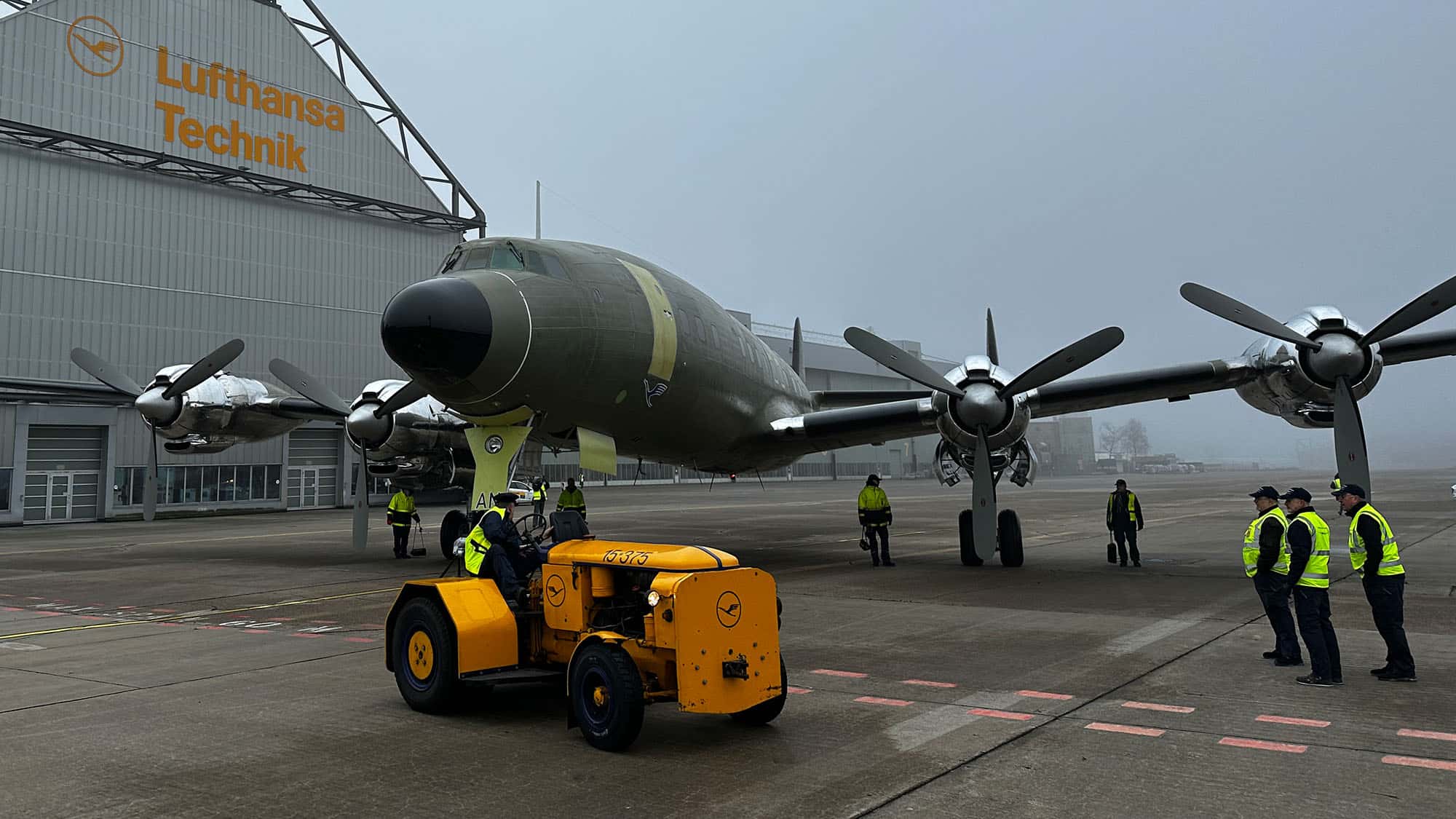 Roll-out der restaurierten Lockheed Super Star -Die Airliner-Legende ...