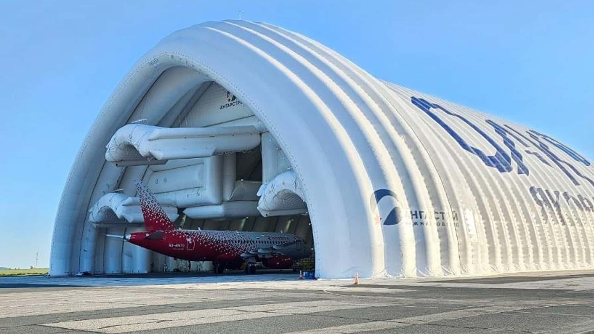 Wartung-f-r-Superjet-und-MS-21-Russland-setzt-auf-aufblasbaren-Flugzeughangar