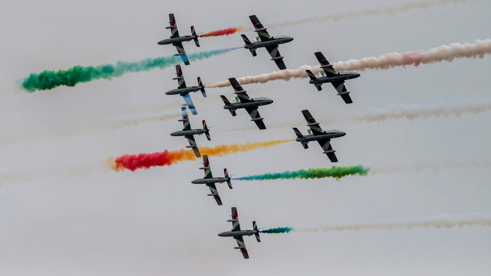Wieder-die-Herz-Figur-Jets-der-Frecce-Tricolori-kollidieren-in-der-Luft