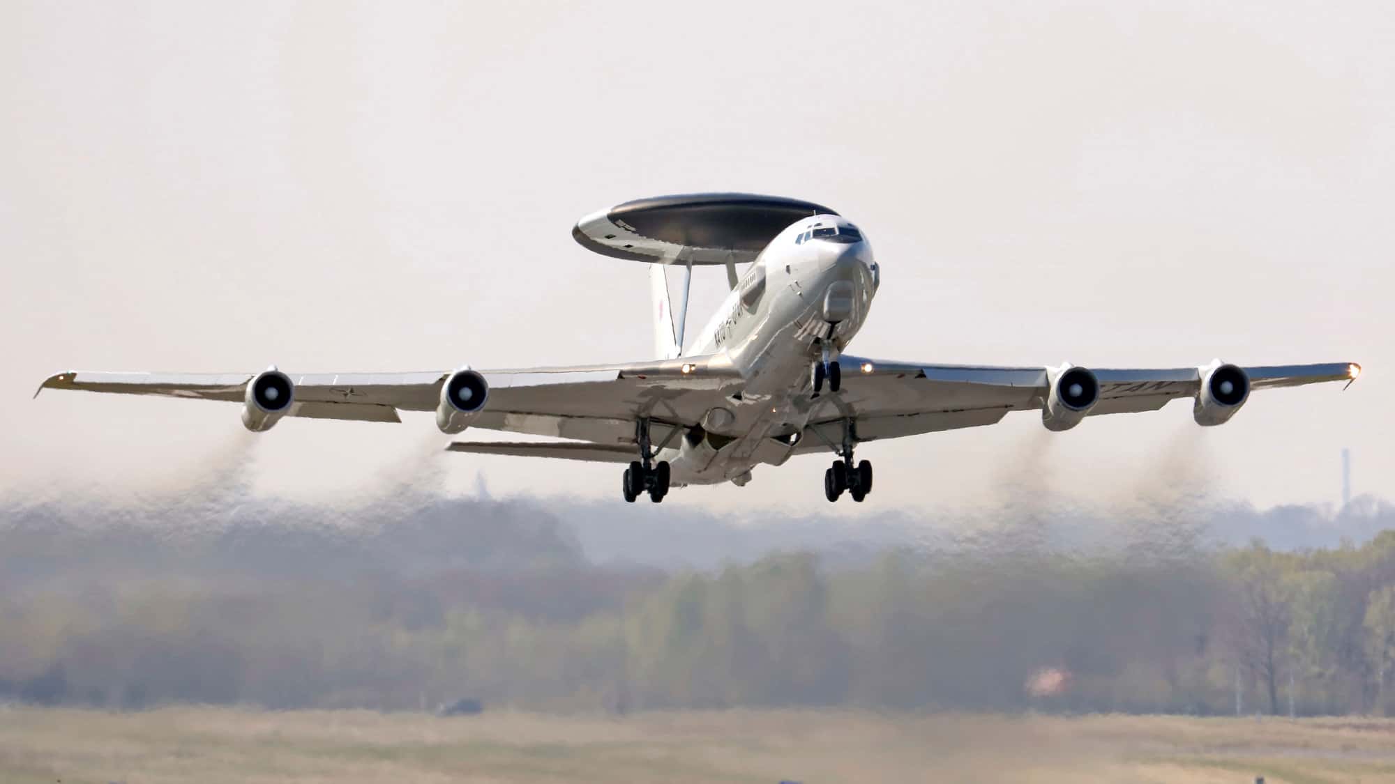 Boeing-E-3A-Sentry-der-NATO-Pratt-Whitney-h-lt-AWACS-Triebwerke-fit
