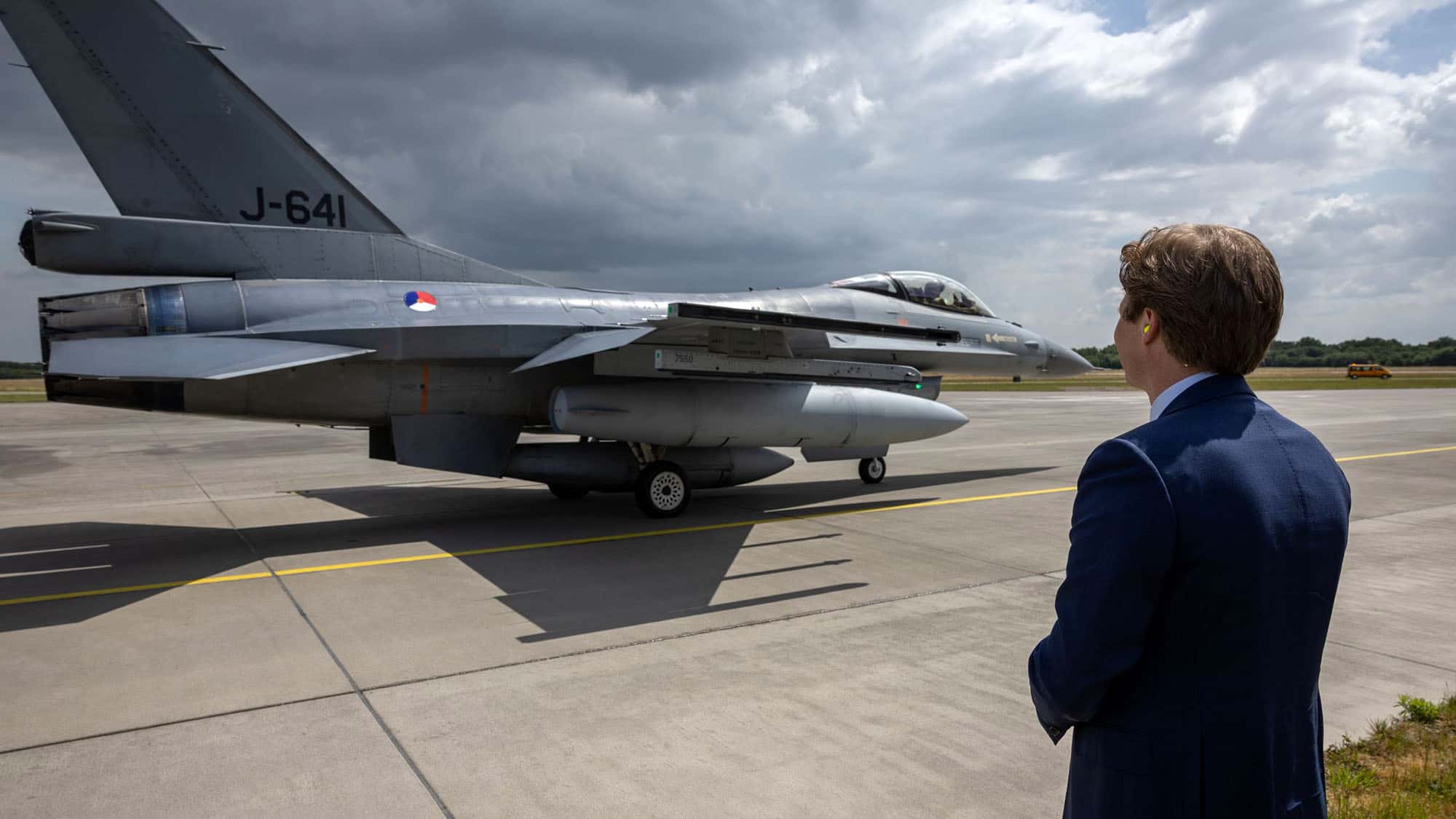 Kampfjets-f-r-die-Verteidigung-gegen-Russland-Niederlande-bergeben-letzte-F-16-an-die-Ukraine