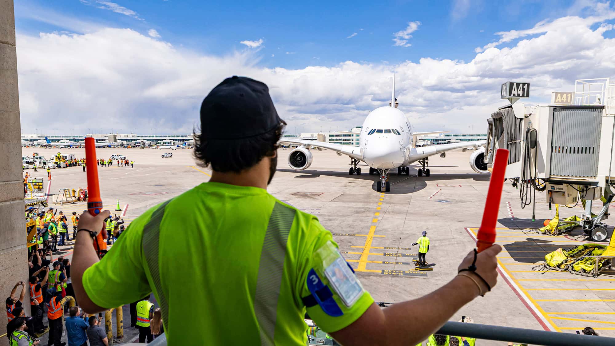 Erstlandung-des-Mega-Airliners-in-Denver-A380-Premiere-in-den-Rockies