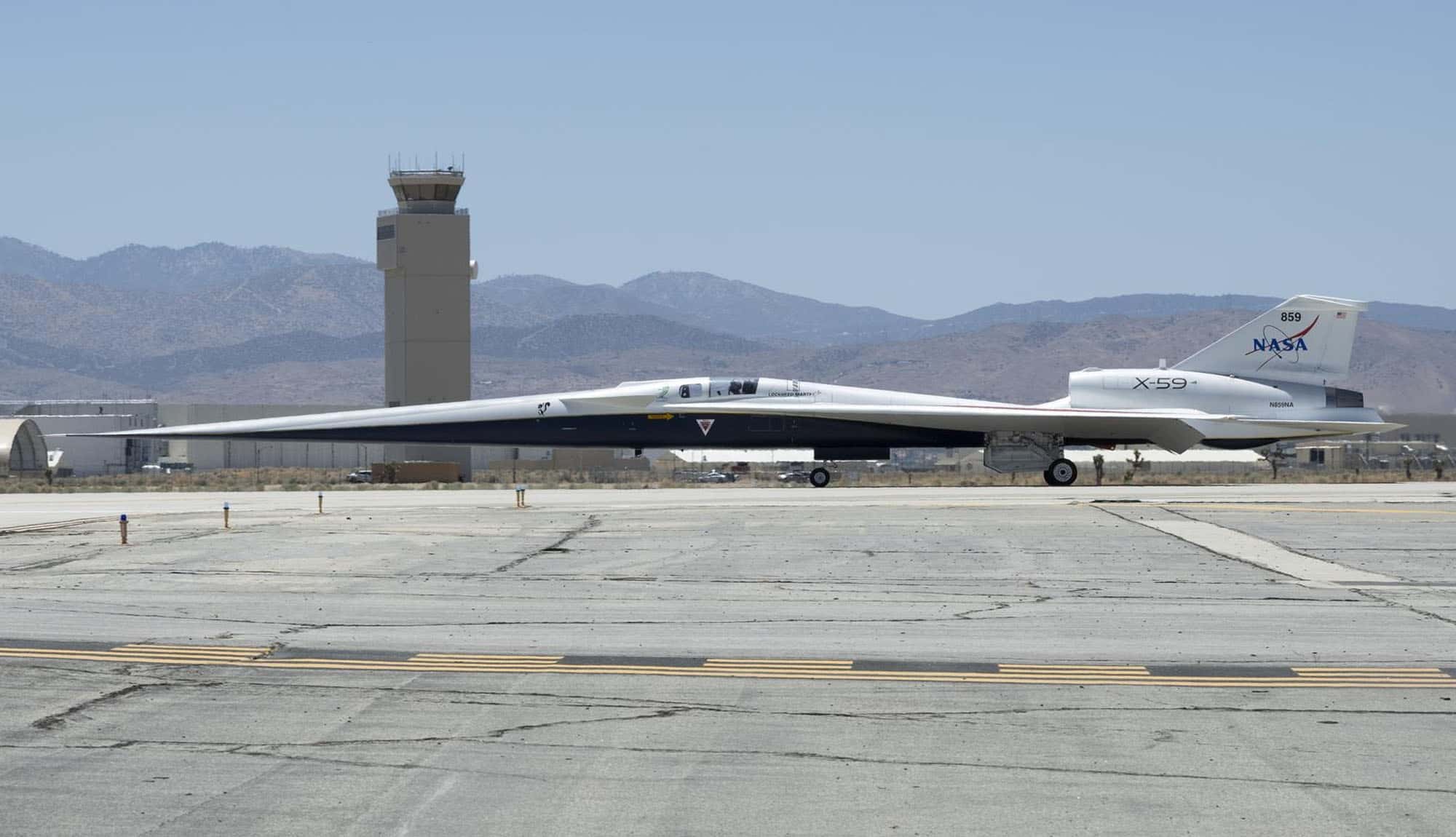 -berschallflugzeug-der-NASA-X-59-beginnt-Rolltests