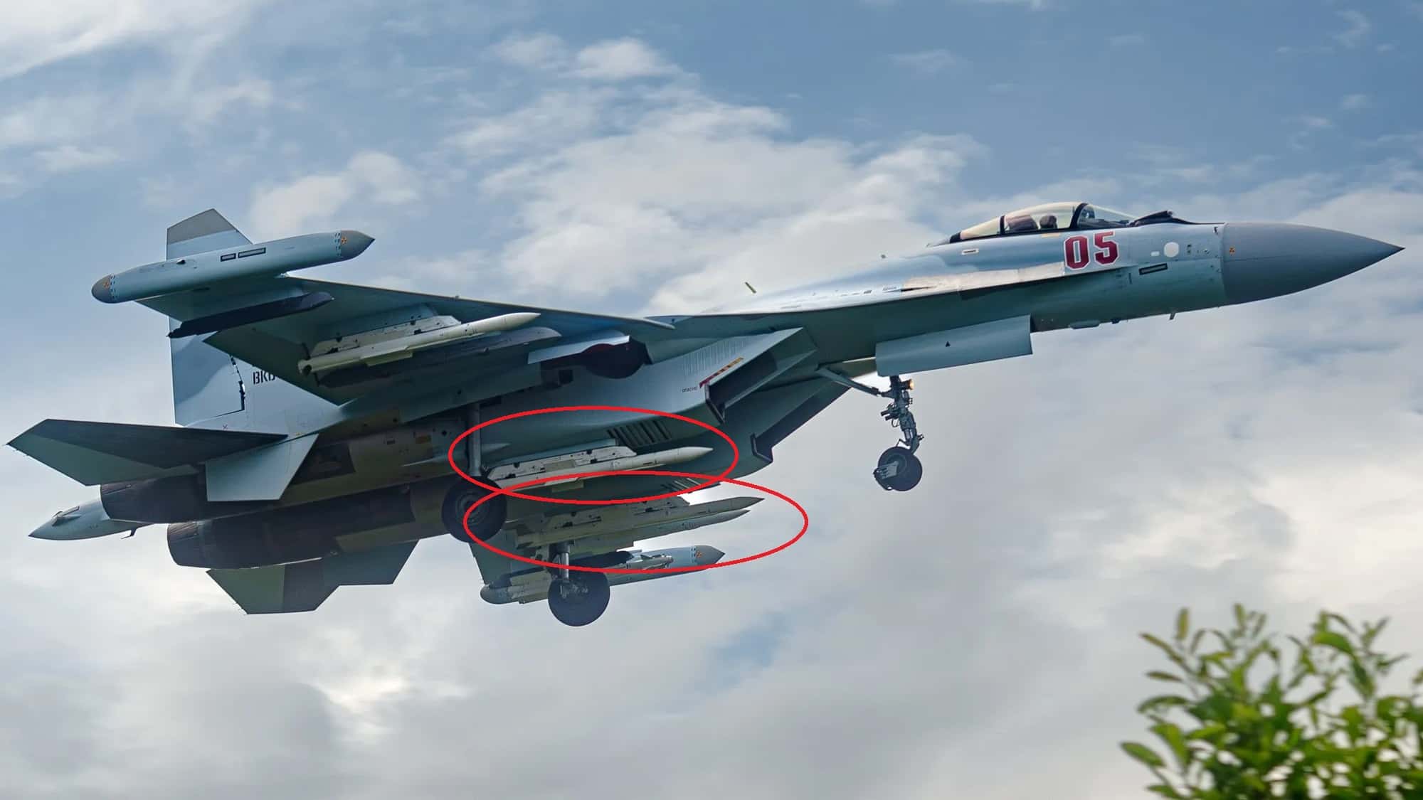 Luft-Luft-Rakete-R-77M-im-Ukraine-Krieg-Russlands-Su-35S-Kampfjets-mit-neuer-Waffe