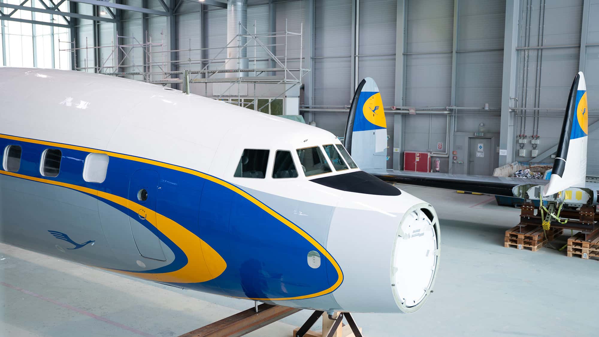 Lockheed-L-1649A-Super-Star-Lufthansa-Ikone-erstrahlt-in-1950er-Jahre-Design