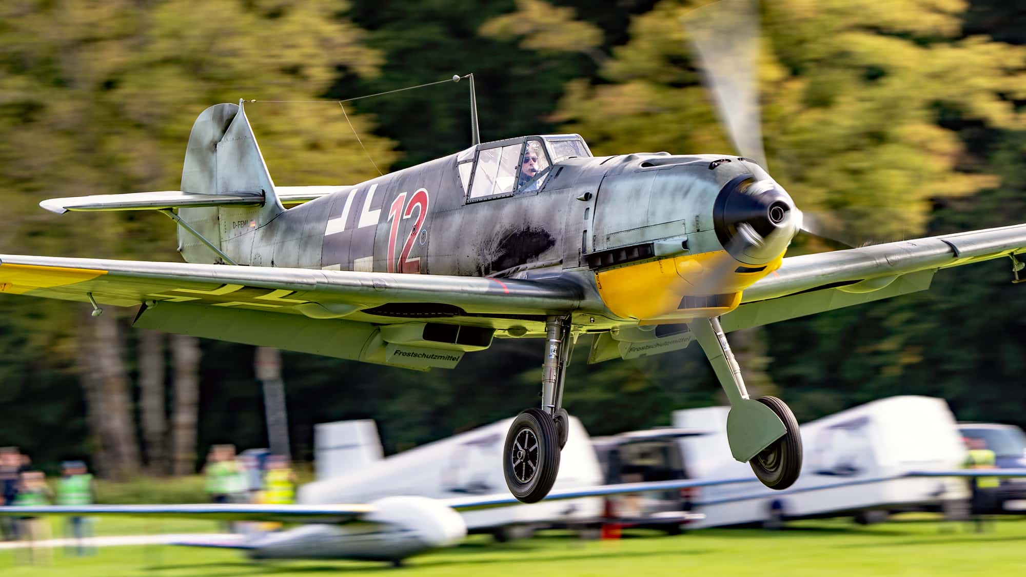 Impressionen-von-der-Hahnweide-Das-gro-e-Oldtimer-Fliegertreffen-2025-in-Bildern
