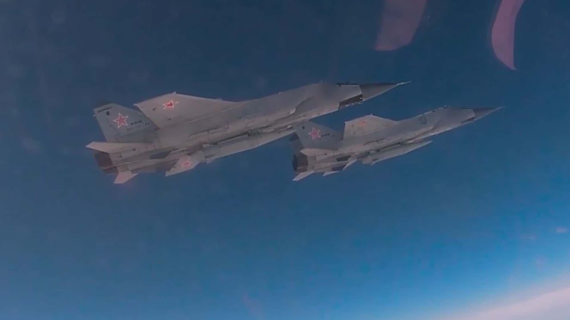 Hyperschallraketentr-ger-in-Aktion-Russland-schickt-zwei-MiG-31K-ber-die-Barentssee