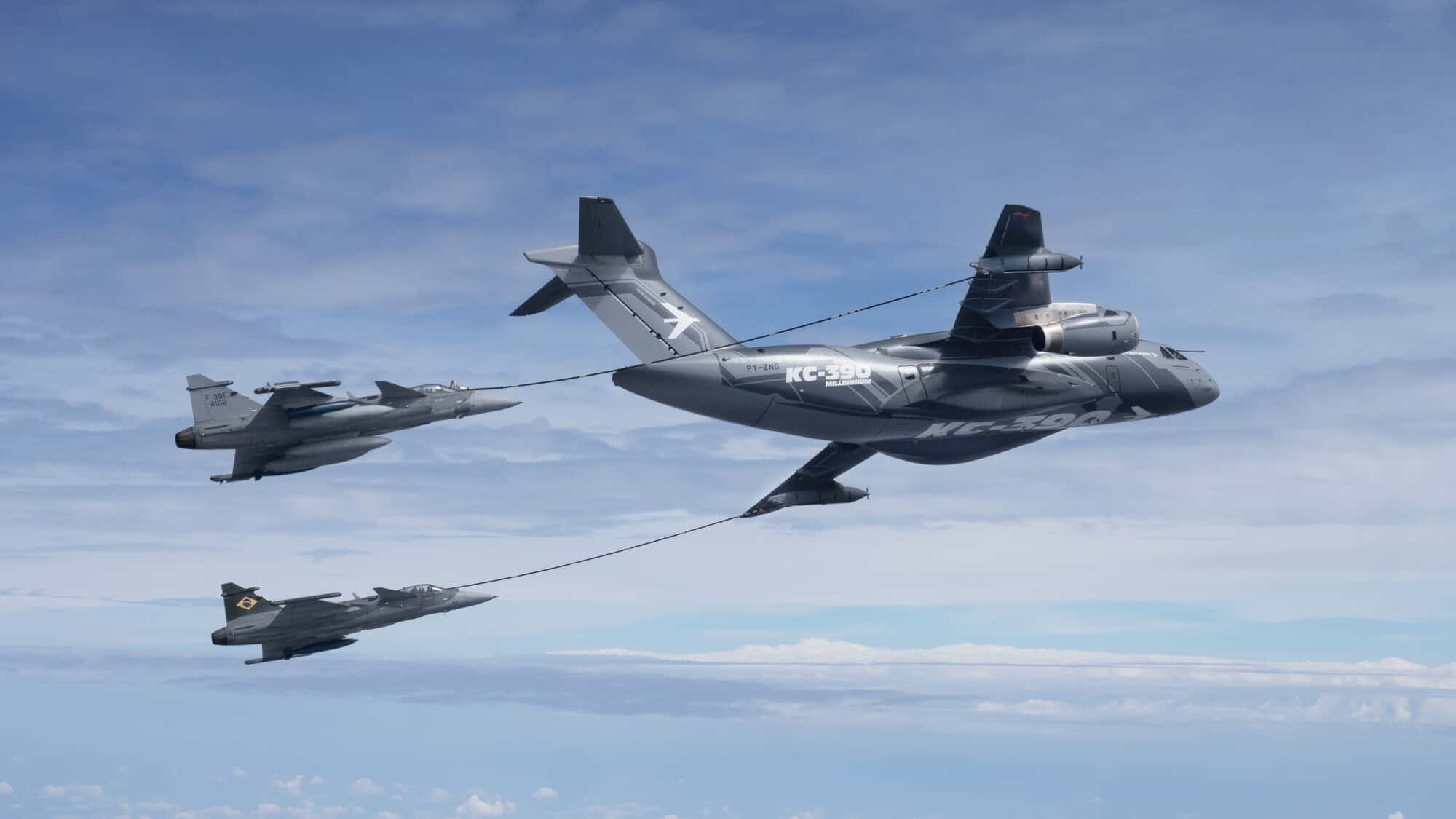Meilenstein-f-r-Embraer-und-Saab-Brasiliens-KC-390-betankt-Super-Gripen