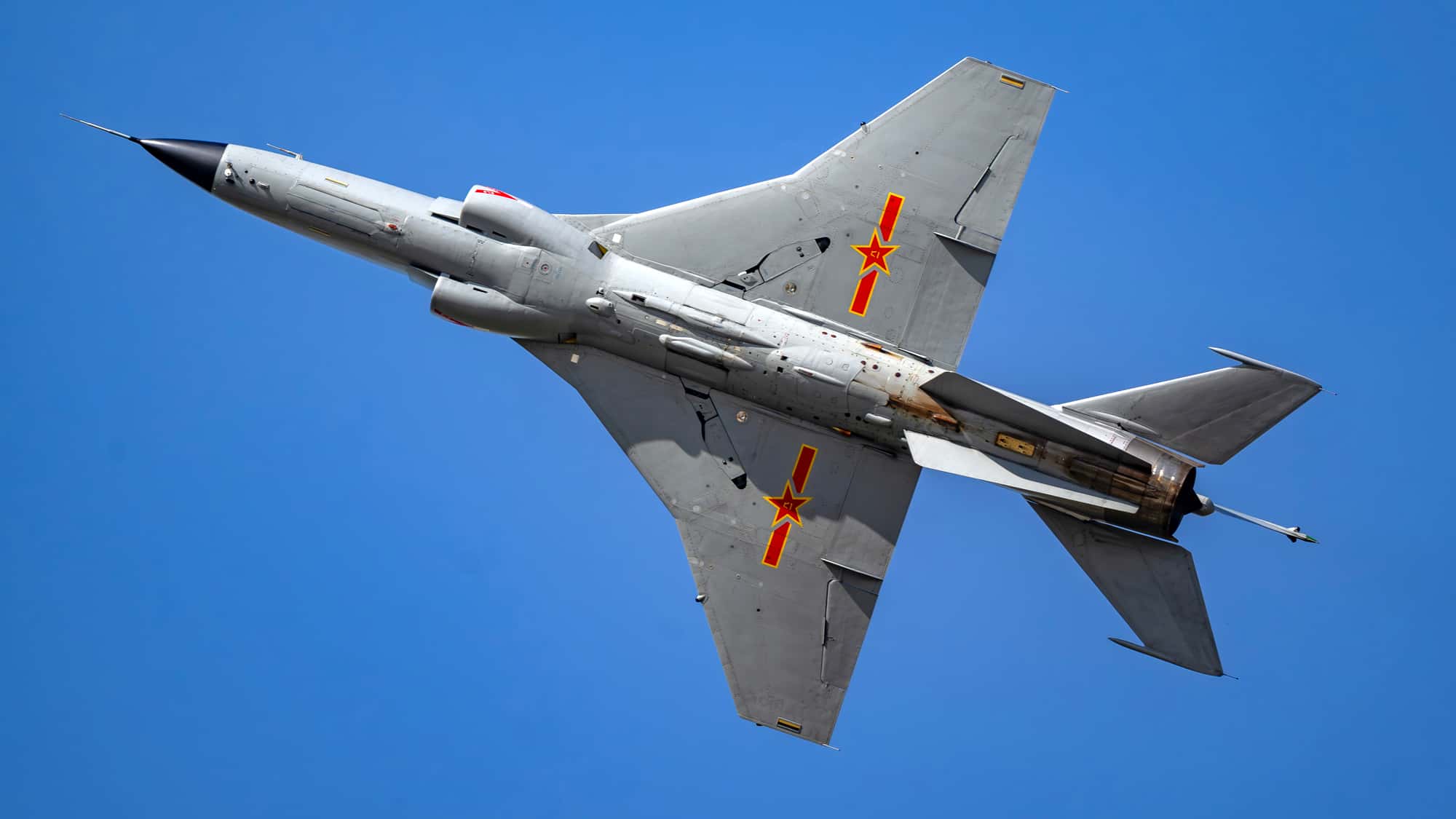 AVIC-FTC-2000-als-Kampftrainer-Kauft-Serbien-die-MiG-21-Enkelin-aus-China-