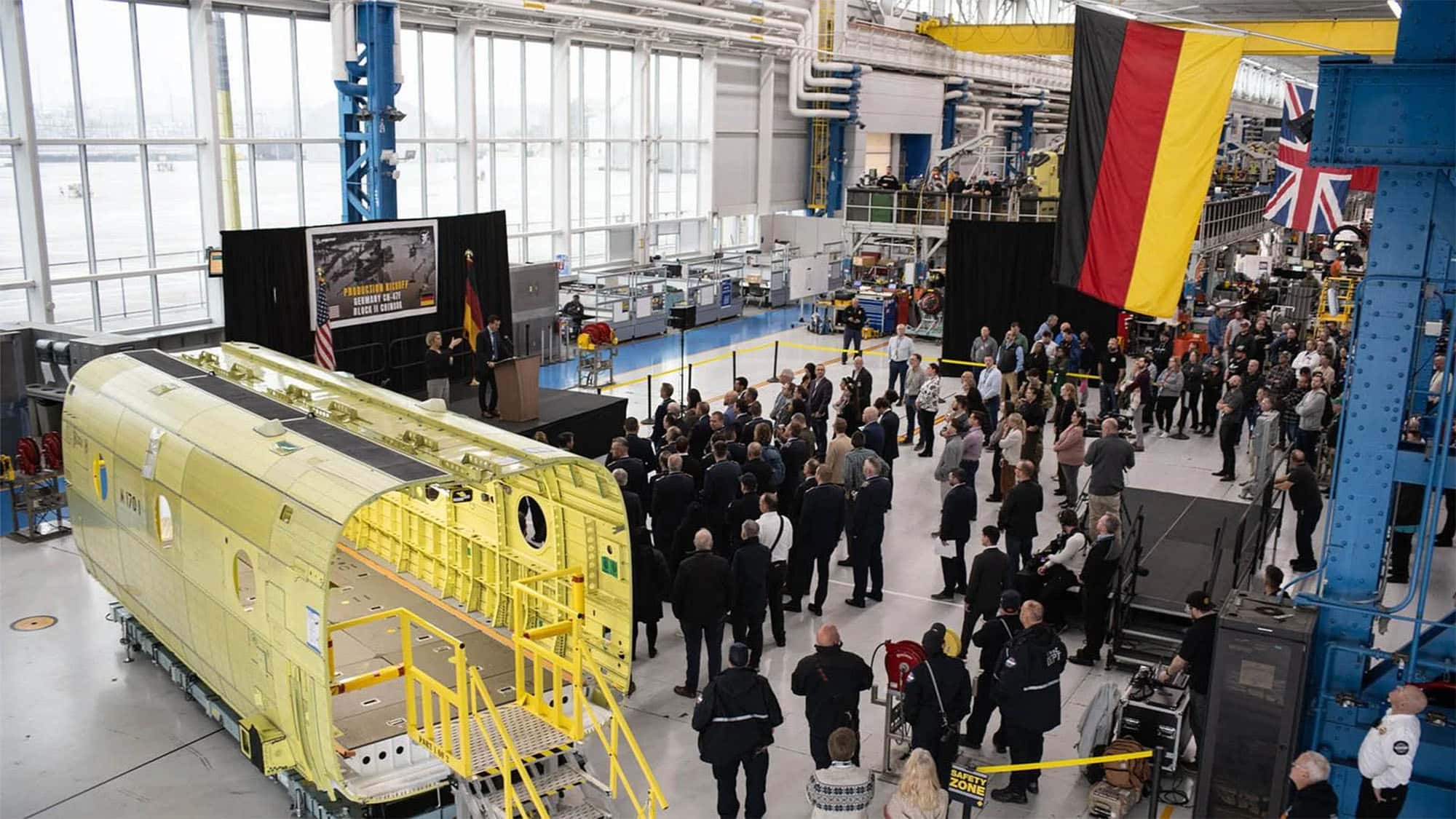 Boeing-Hubschrauber-f-r-die-Luftwaffe-Erstes-Rumpfteil-f-r-deutsche-CH-47-ist-fertig