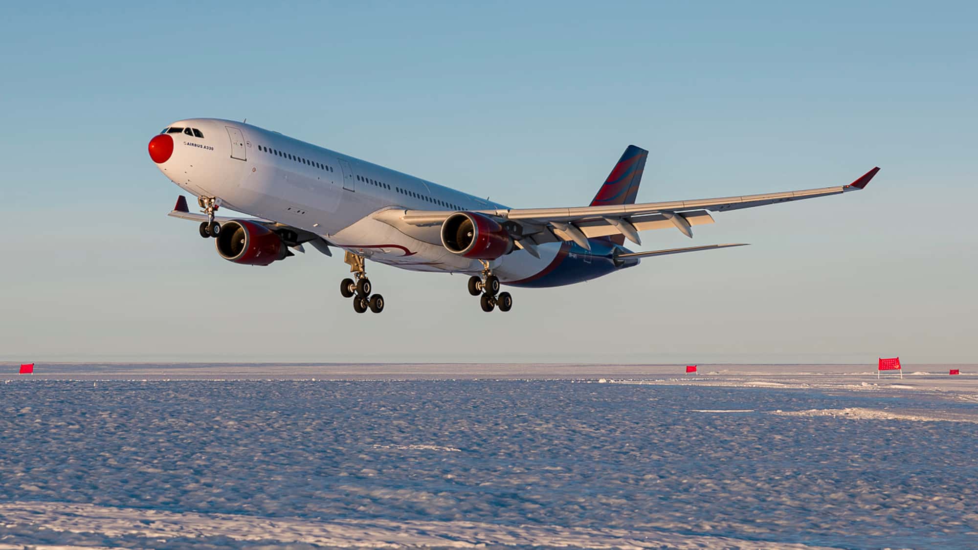 Zweistrahler-mit-eisiger-Premiere-Erstmals-landet-ein-Airbus-A330-in-der-Antarktis