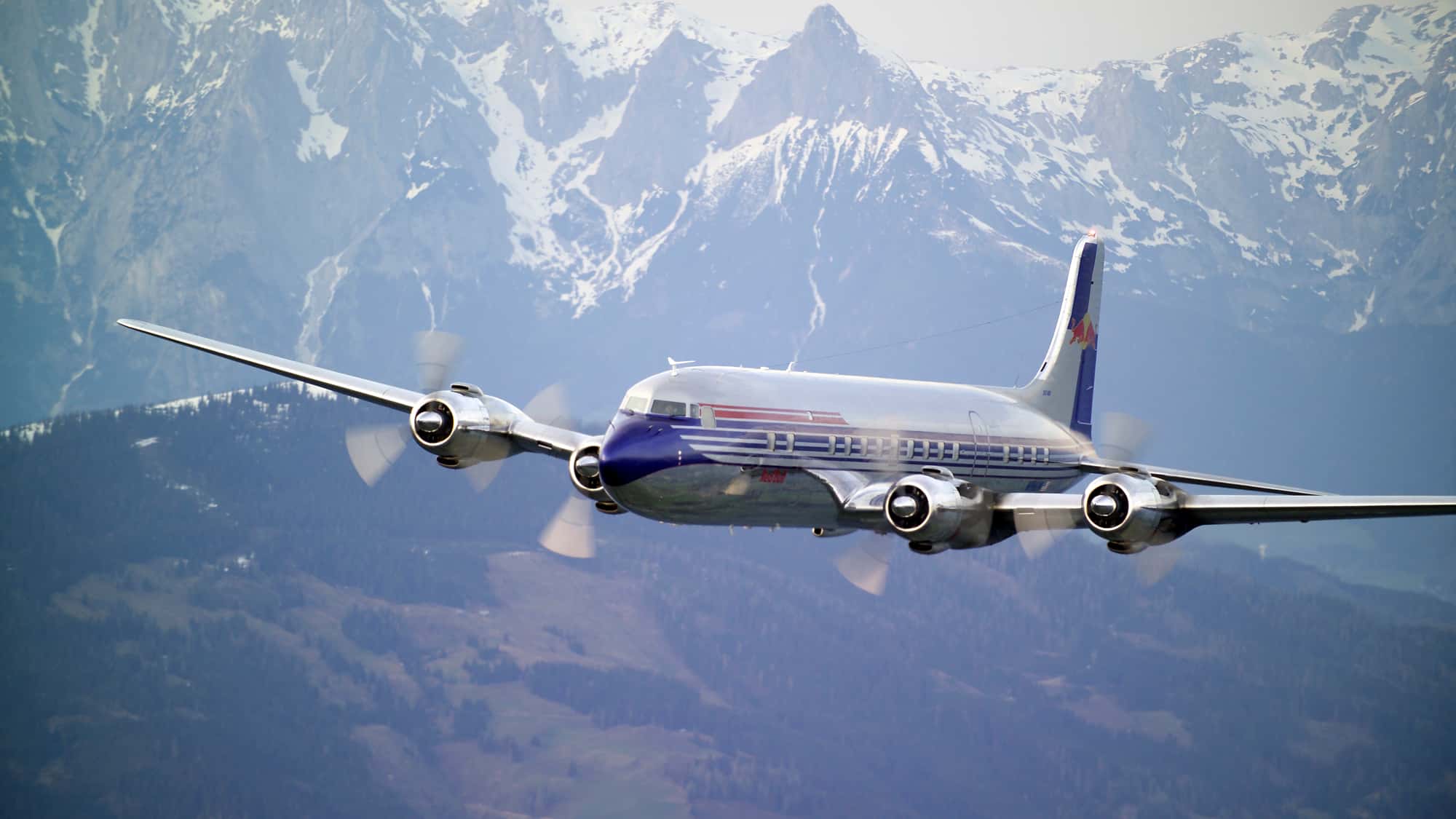 Flying-Bulls-AirVenture-Trip-DC-6-und-P-38-kommen-nach-Oshkosh