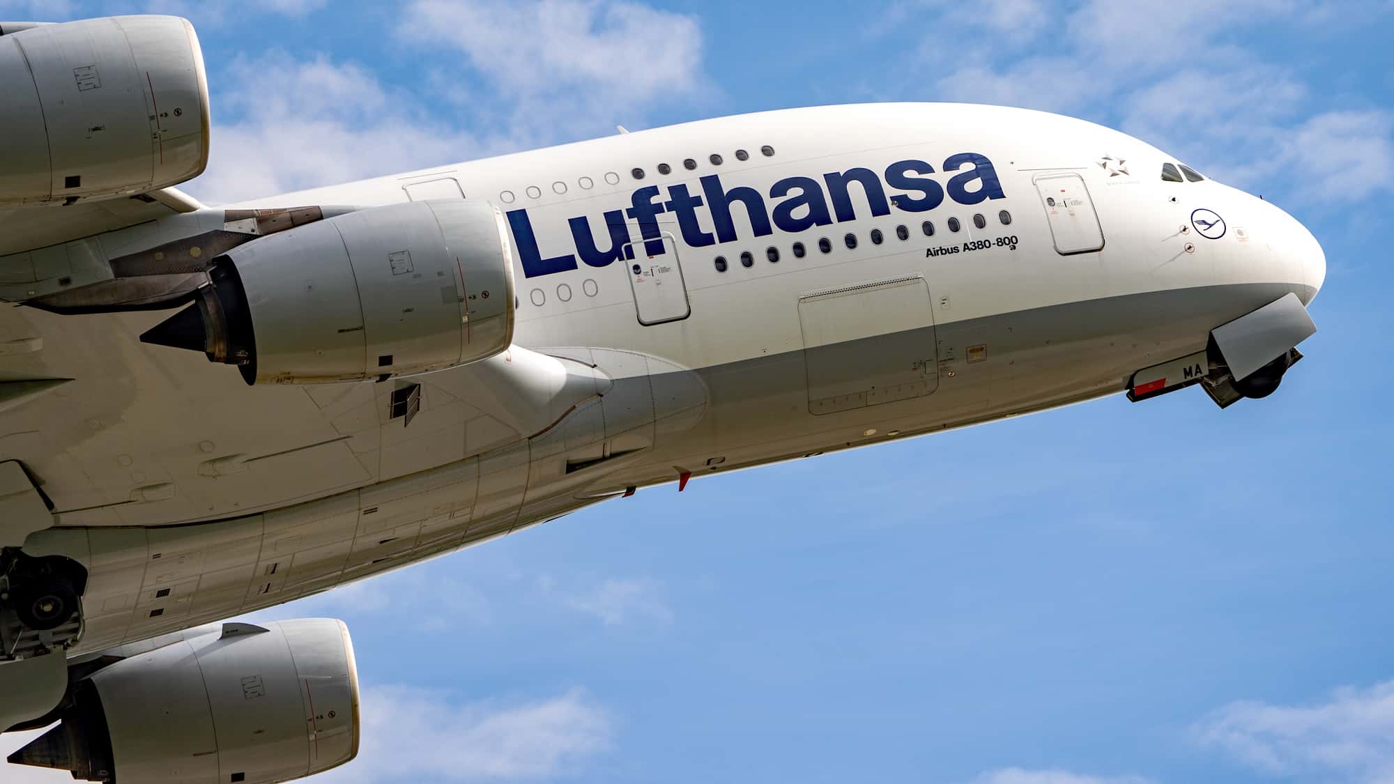 DLH1JR-in-Gedenken-an-J-rgen-Raps-Lufthansa-ehrt-A380-Chefpilot-mit-Sonderflugnummer