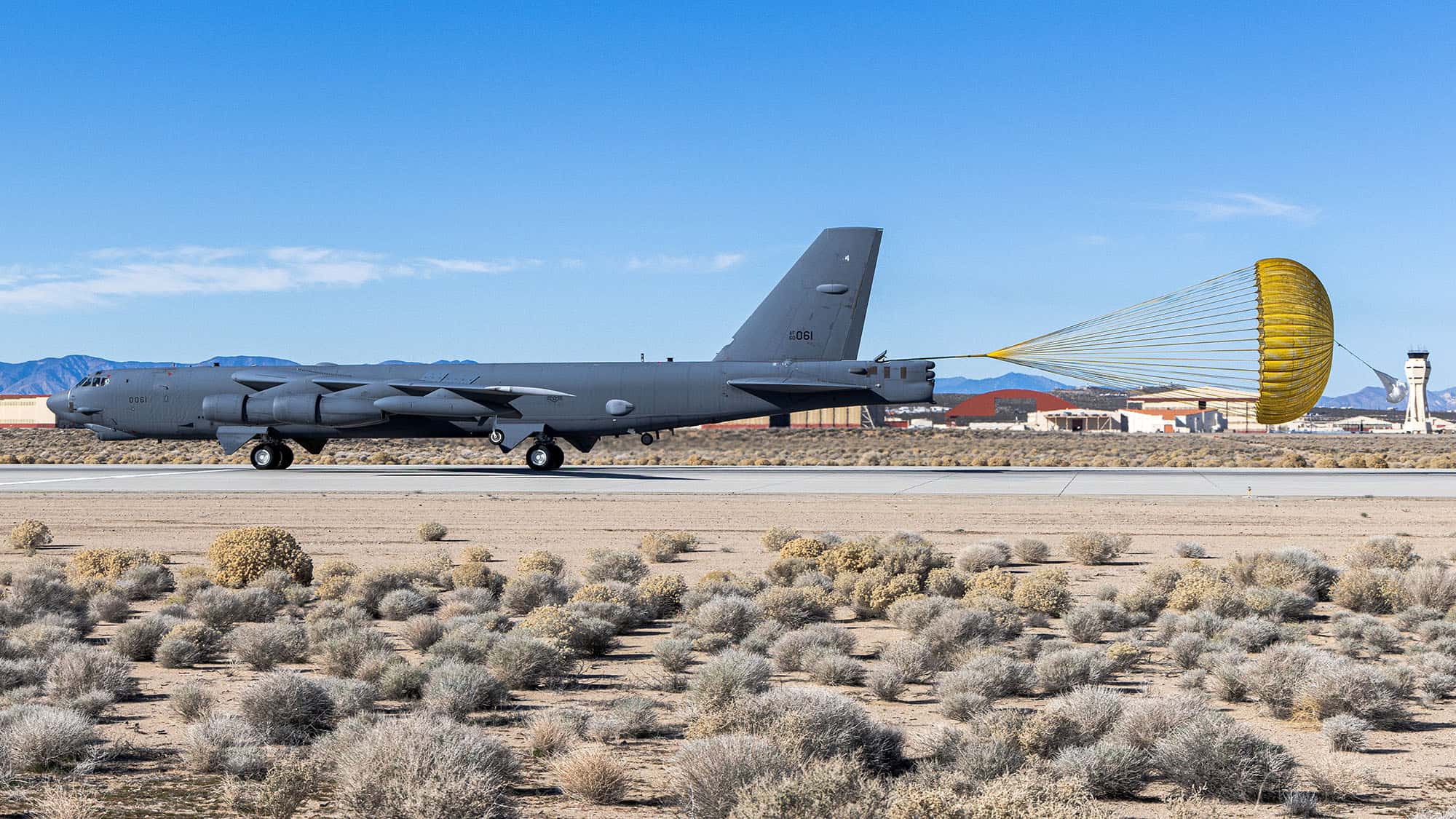 Neue-Augen-f-r-den-Bomber-Dinosaurier-Erste-B-52-mit-AESA-Radar-fliegt