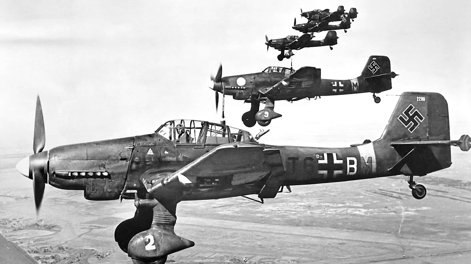 Angriff-der-Sturzkampfbomber-Junkers-Ju-87-Douglas-SBD-und-Aichi-D3A-im-Vergleich