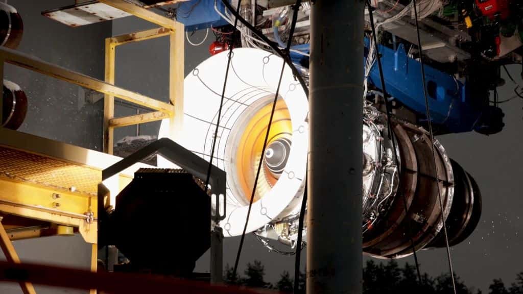 Russisches-Flugzeugtriebwerk-im-Test-Superjet-Triebwerk-unter-Vogel-Beschuss