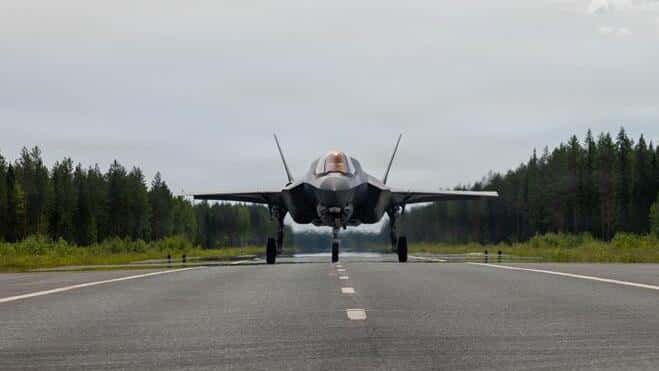 F-35B-des-Marine-Corps-auf-finnischer-Autobahn-US-Kampfjets-landen-auf-Finnlands-Stra-en