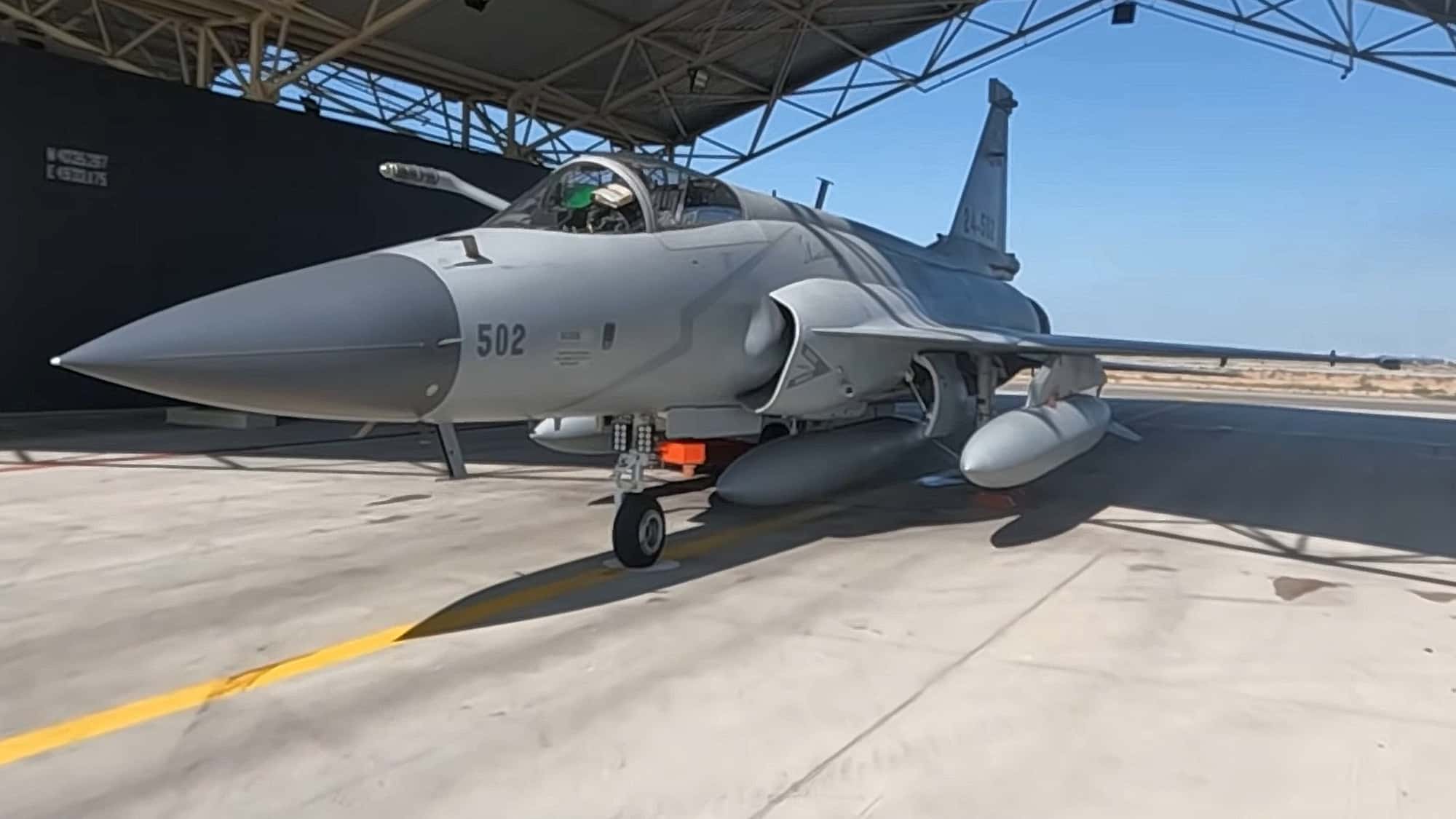 Nachfolger-f-r-die-MiG-29-Aserbaidschan-zeigt-seine-neuen-JF-17-Thunder