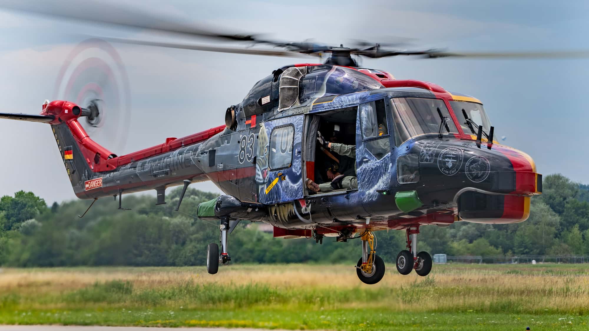 Der-Bordhubschrauber-geht-von-Bord-Deutsche-Marine-mit-Sea-Lynx-auf-Abschiedstour