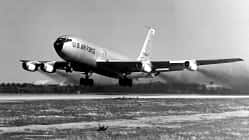 Boeing KC-135 Stratotanker beim Start