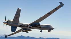 MQ-9 Reaper mit AGM-114 Hellfire im Flug