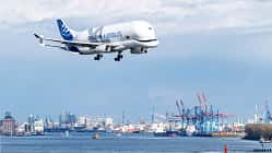 Airbus Beluga XL im Landeanflug auf Hamburg