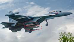 Suchoi Su-35S mit neuer Luft-Luft-Lenkwaffe Wympel R-77M 