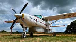 Cessna 208B Grand Caravan EX D2-WOL von MAF Angola am Boden