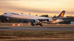 Airbus A340-600 der Lufthansa bei der morgendlichen Landung in Frankfurt.