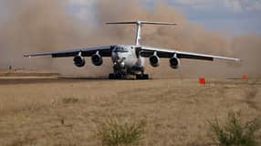 Il-76MD-90A landet im Dreck