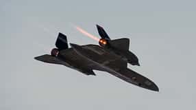 SR-71 Blackbird im Flug mit Schockwellen