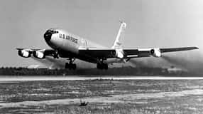 Boeing KC-135 Stratotanker beim Start