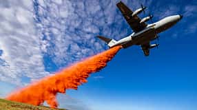 Airbus A400M bei Wasserbomber-Tests in Frankreich