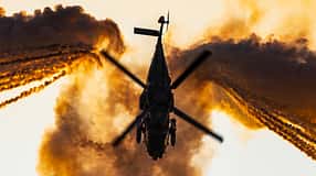 Spektakuläre Abend-Flugshow "Antidotum" in Leszno/Polen. 