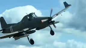 Let Z-137T mit Flugkörpern bewaffnet im Überflug