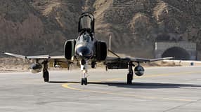 F-4E Phantom Iran rollt aus Bergfestung