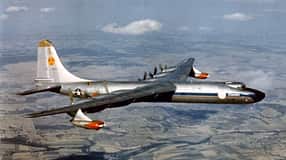 Convair NB-36H im Flug Farbaufnahme