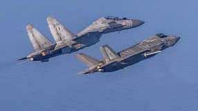 Indiens Su-30 im Luftkampf gegen britische F-35B.