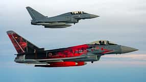 Zwei Eurofighter der Luftwaffe in Formation