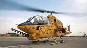 Eine iranische AH-1J in Kermanshah im aktuellen Pixel-Tarnanstrich