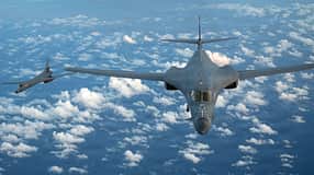 Zwei B-1-Bomber in Formation Luftaufnahme