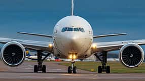 Boeing 777-300ER von Etihad am Manchester Airport