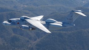 EloKa-Flugzeug Kawasaki EC-2 aus Japan beim Erstflug. 