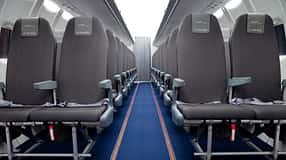 Passagiersitze der Iljuschin Il-114-300 aus Russland.